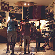 abendliches Kickerturnier in unserem Büro in Morro Jable abendliches Kickerturnier in unserem Büro in Morro Jable