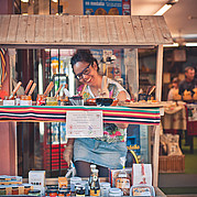 Kunsthandwerksgeschäft im Landesinneren 