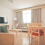 Familien Surfcamp, Wohnzimmer im Appartement Villa Mar