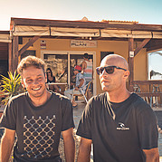 Kurze Pause im kleinen Cafe im Ort Kurze Pause im kleinen Cafe im Ort