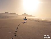 Surfer am Surfspot in Cofete