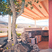 Surfcamp La Pared, Außenküche mit Steinofen