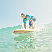 Im Kurs lernst du Schritt für Schritt, wie du eine ungebrochene grüne Welle surfst.