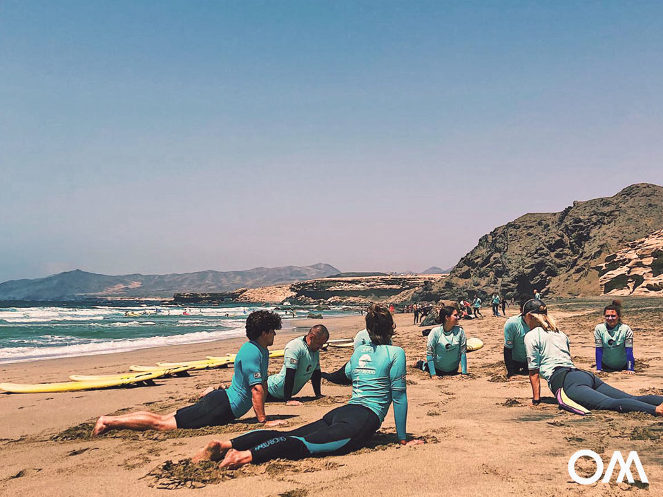 Aufwärmen vor dem Surfkurs