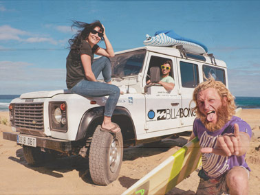 Surfcamps Fuerteventura, Surfkurs mit Geländewagen zum Spot